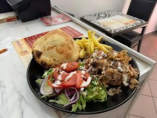 Piatto kebab, patatine, lattina 33 cl