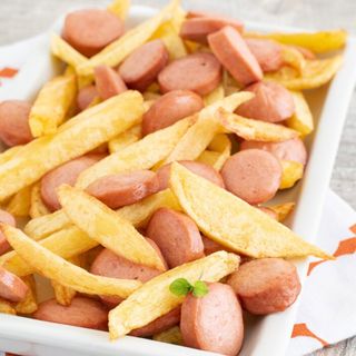 PORZIONE DI PATATINE FRITTE  WUSTEL E FORMAGGIO 