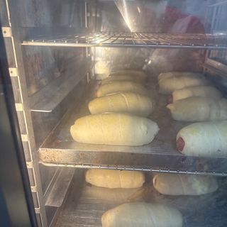 HOT DOG CON PATATINE FRITTE E FORMAGGIO