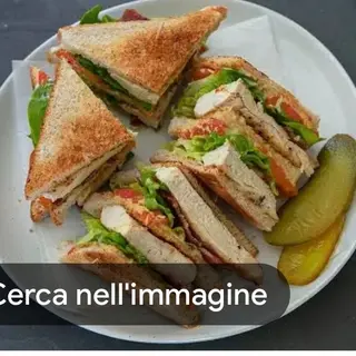 Menu completo Club sandwich + porzione di patatine + coca cola