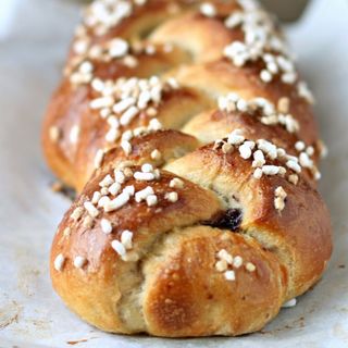 Treccia con nocciola e cioccolato bianco 