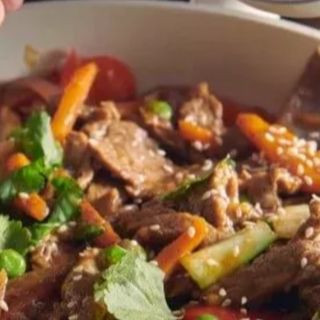 Manzo piccante con coriandolo e peperoncino