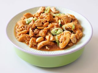 Pollo Kung Pao (con arachidi)