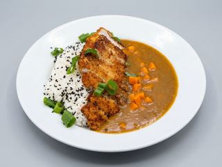 Riso al curry (a scelta: pollo o maiale croccante)