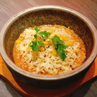 Ramen coreano con formaggio