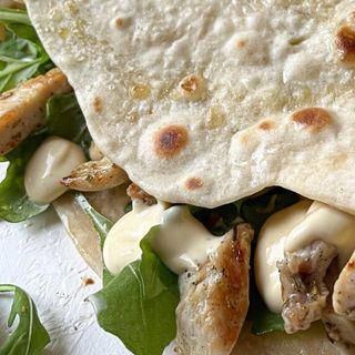 Piadina insalata e petto di pollo