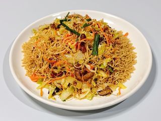 140.Spaghetti di riso saltato con manzo