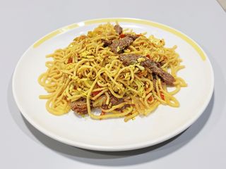 SPAGHETTI CON MANZO