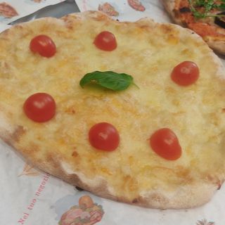 Pizza formaggio pomodorini 