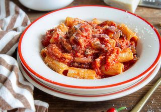 Maccheroncini e fusilli all'amatriciana