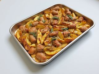 Salsiccia ai ferri con patate al forno