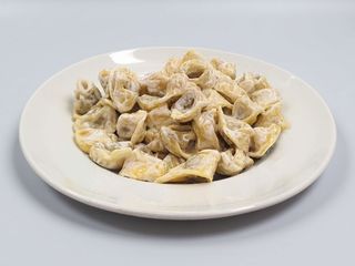 Tortellini alla panna o ragù