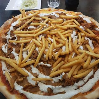 Pizza kebab con Patatine