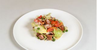Insalata con tonno rosso e piselli