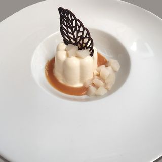 Pannacotta, caramello e pere