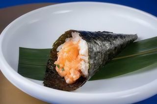 80. Temaki salmone