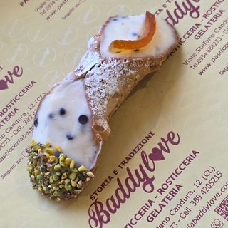 Cannolo alla Ricotta