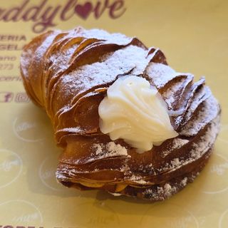Sfogliatelle Napoletana