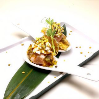 983 SALMON FLOWER ROLL 