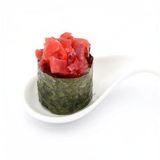 37. Gunkan spicy tuna