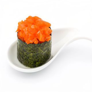 36. Gunkan spicy salmon