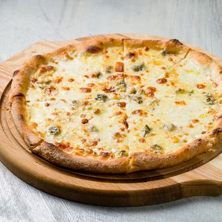 Pizza quattro formaggi 
