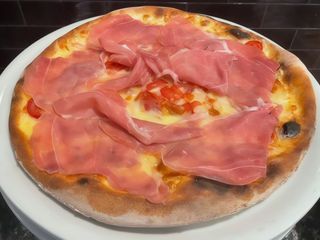 Pomodorini freschi e prosciutto crudo