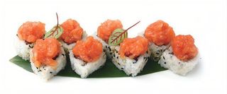 Uramaki special spicy sake roll
