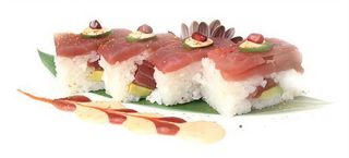 Uramaki tuna sushi press