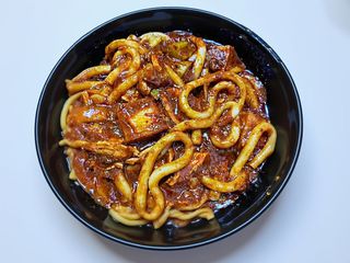 211 - TAGLIOLINI SALTATO CON GNOCCHI COREANO POLLO PICCANTE