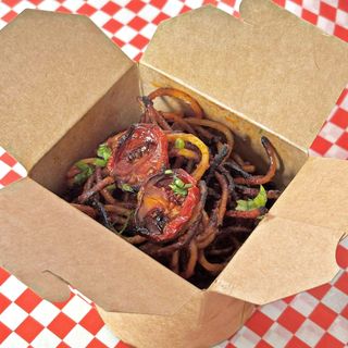 Spaghetti all'Assassina con Braciola Sfilacciata e Tarallo Sbriciolato