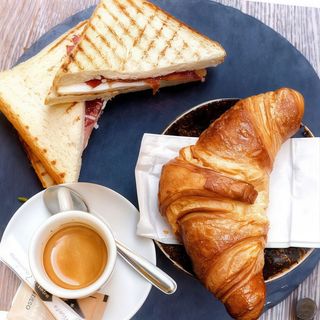 Box dolce & salato - cornetto + toast + bevanda