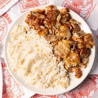 Piatto döner kebap con riso