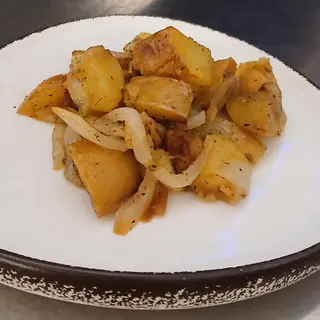 Patate al forno con rosmarino e cipolla