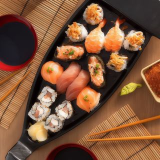 50. Sushi e sashimi - 44 pezzi