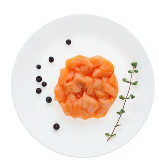65. Tartare salmone (basilico)