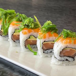 Uramaki salmone wakame