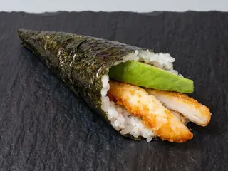 Temaki pollo fritto