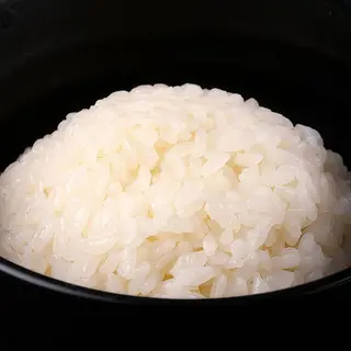 Ciotola di riso bianco condito