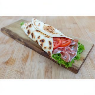 Rotolo con crudo di Parma, burrata pugliese , patate al forno, olive 