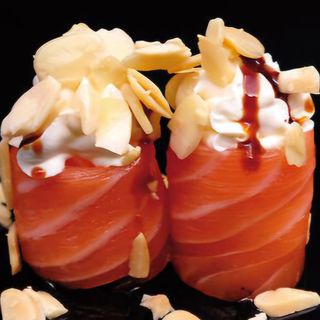 Gunkan salmone mandorle