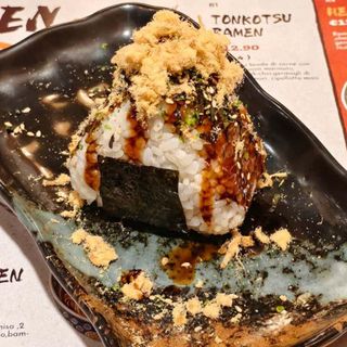 B40 Onigiri pork 1 pezzo