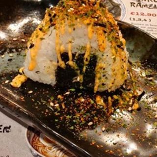 B41 Onigiri spicy chicken 1 pezzo