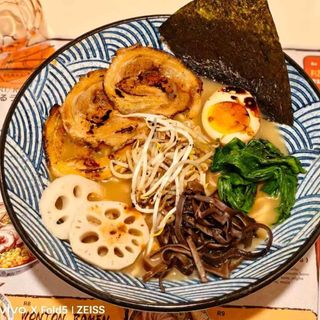 R15 Black aglio ramen