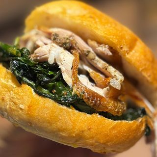 Panino porchetta e cicoria ripassata senza glutine