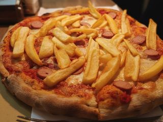 Pizza Patate fritte e wurstel