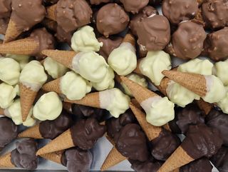 Minicono al lampone e ciocc fond