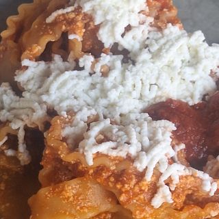 Mafaldine con ragù  e ricotta 