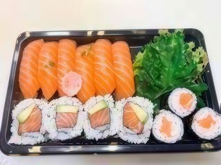A10.Maki sake sushi