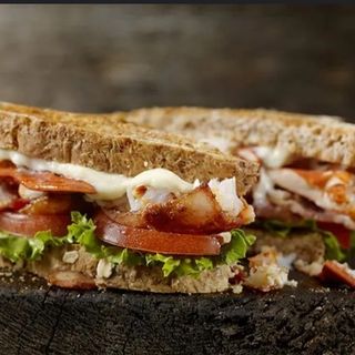 Toast al pomodoro e mozzarella 